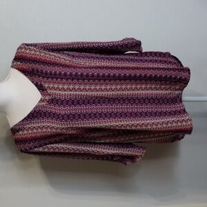 NY Collection women's size medium triangle button open in back purple red top